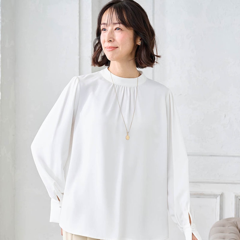 モデル身長169cm／M ※ブラウスのみ着用