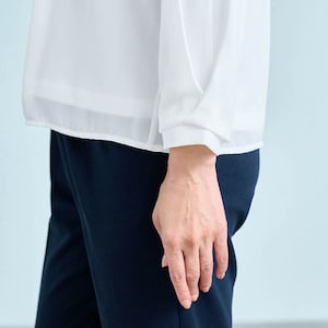 袖は手首がすっきり見える8分袖