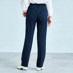 モデル身長168cm／M ※写真は撮影用のため股下＋6cmになります。
