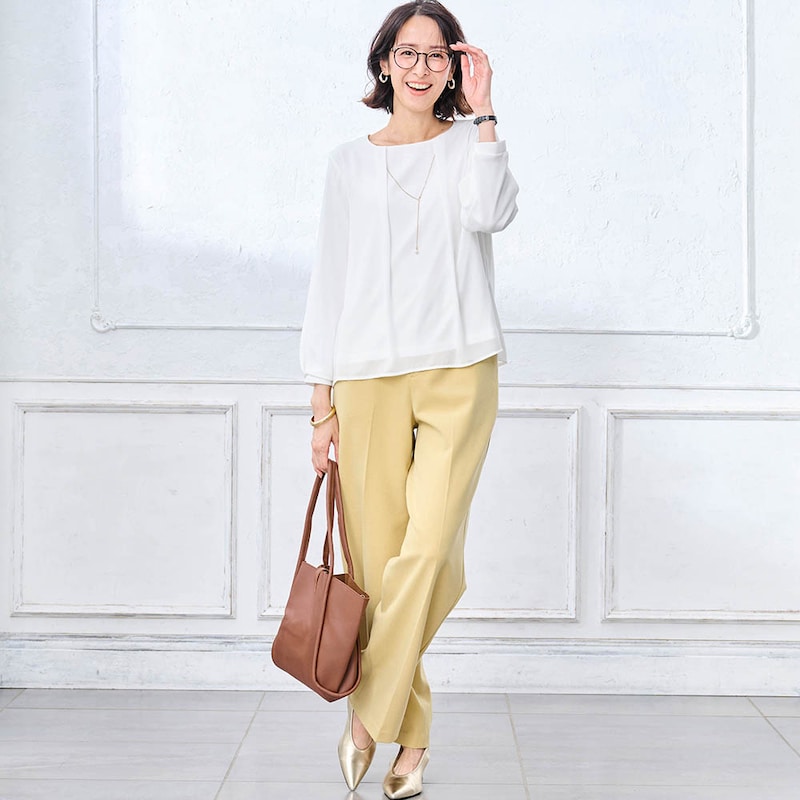 モデル身長169cm／M ※ブラウスのみ着用