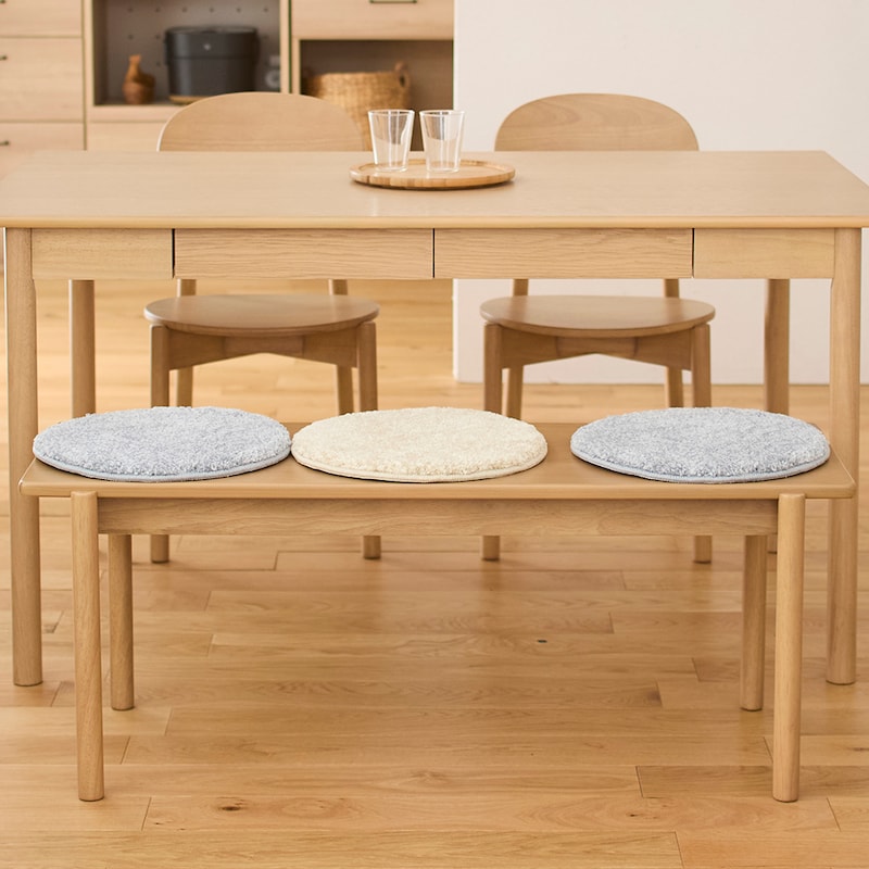 ベンチにはチェアパッドを敷いても。チェアパッドは別ページで販売しています。商品番号：1274775