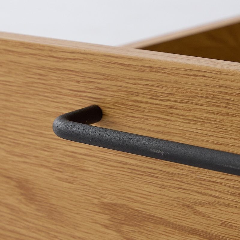 取っ手はスチール製でおしゃれなマット塗装