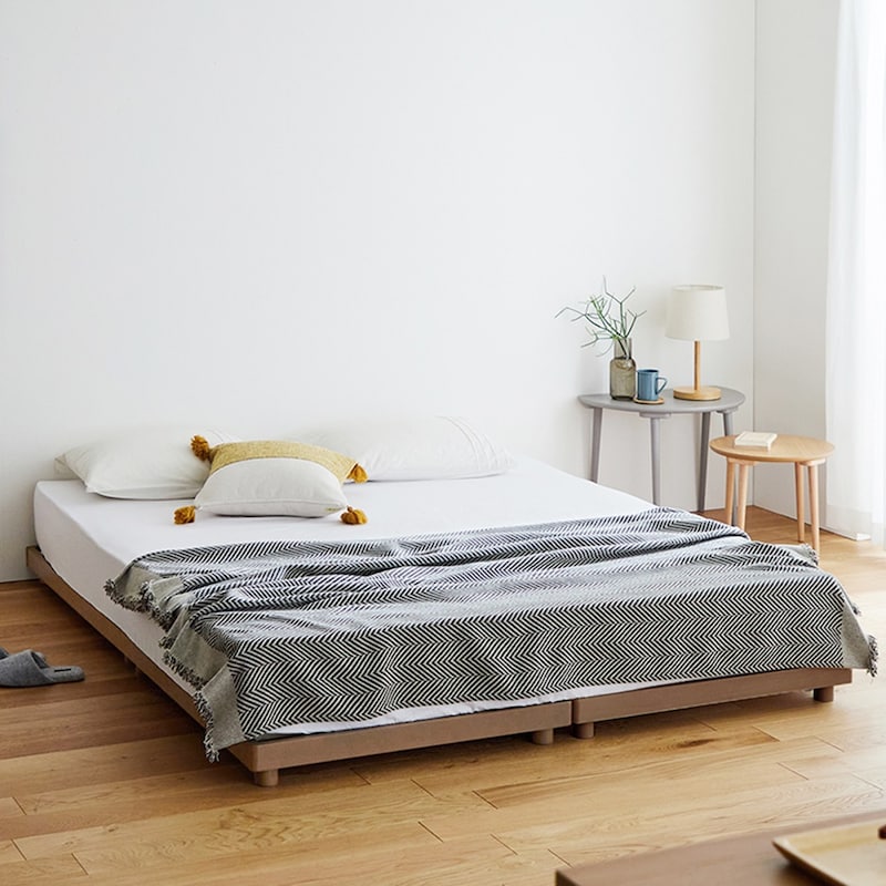 ブラウン・幅81cm×2台。クイーンベッドサイズ相当。高さ11cm