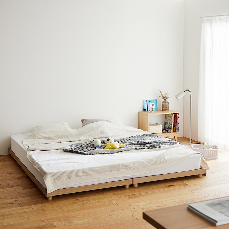 ナチュラル・幅81cm、幅99cm。キングベッドサイズ相当。高さ11cm