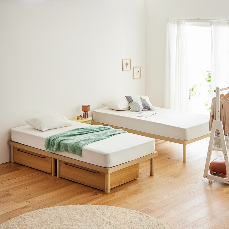 ナチュラル・幅99cm×2台。高さ32cm。成長に合わせて別々のベッドとして使用可能。