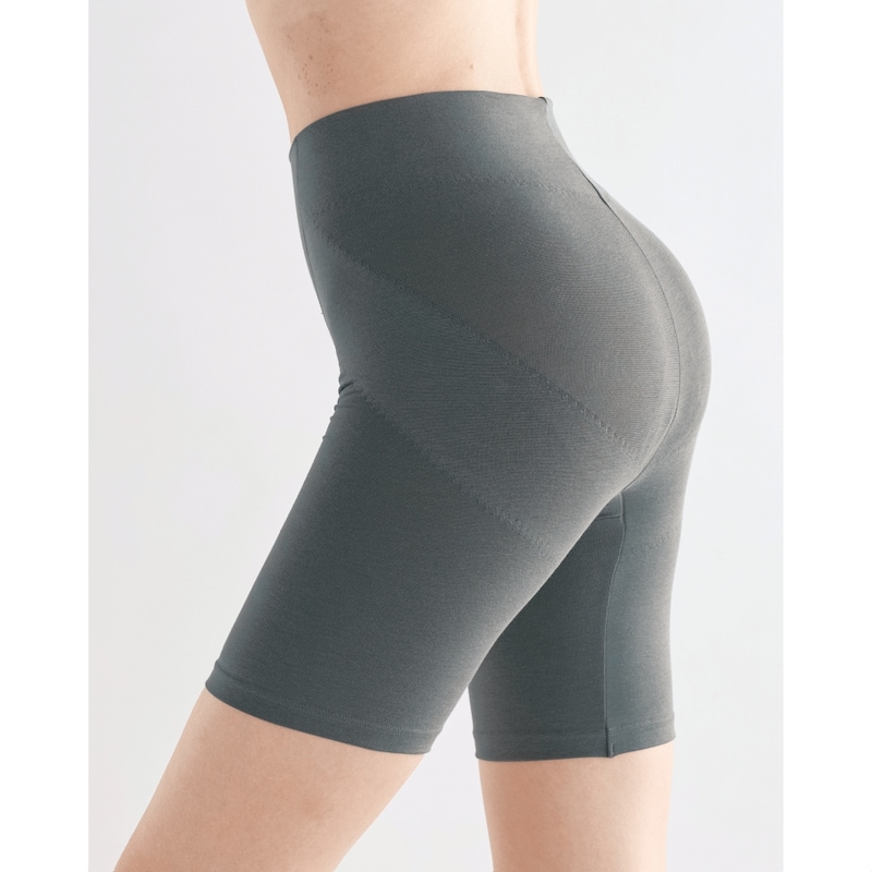 モカグレー着用