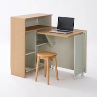 デスク天板を下から支えて固定するので、デスクとしてしっかり使える