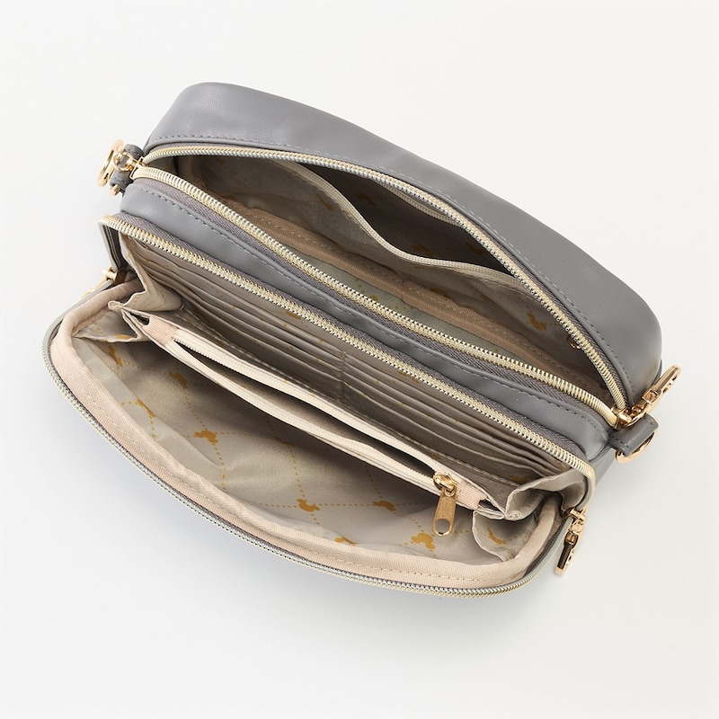 前室は小銭入れやカードケースなどのお財布機能付き