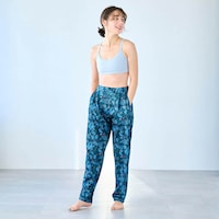 モデル身長162cm／M　※写真は撮影用のため股下＋6cmになります。