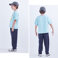 ネイビー（デニム風ニット）／モデル身長130cm・130サイズ着用