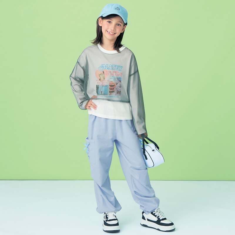 チャコール／モデル身長137.5cm・サイズ140