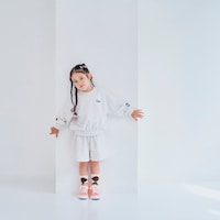 モデル身長107cm、110サイズ着用