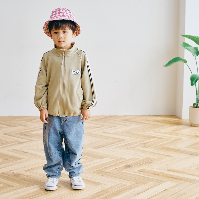 モデル身長104cm、110サイズ着用