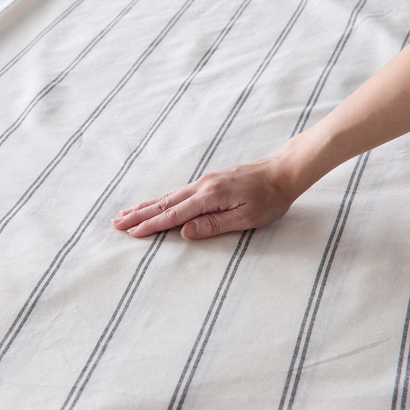 綿の風合いとポリエステルの速乾性を両立。サラサラ快適、お手入れも手軽な素材です