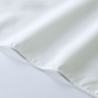 裾のウェイトロックでほどよい重み。吊った時にすとんとした落ち感に