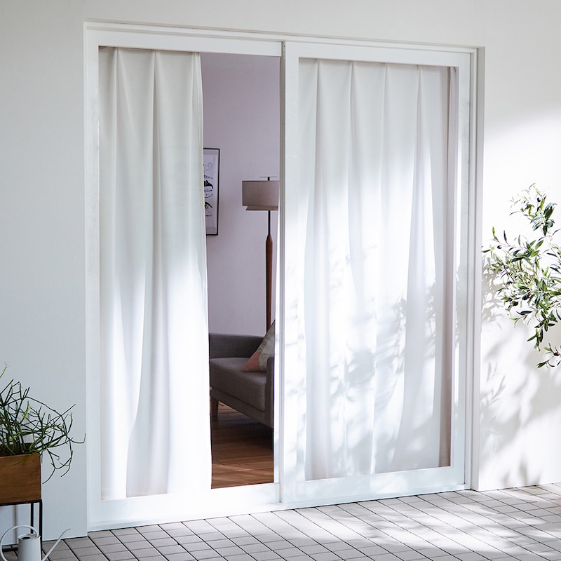 昼間は光をほどよく通しながらも外からは見えにくくプライバシーを守ります