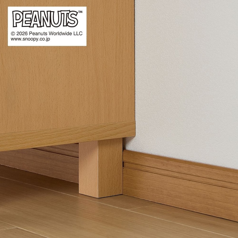 脚部は本体より内側にあるので、巾木を除けて壁にぴったり設置できます。