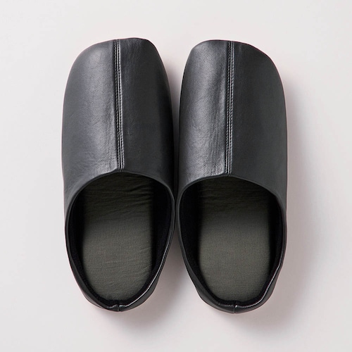 サイズ展開豊富な合皮ルームシューズ