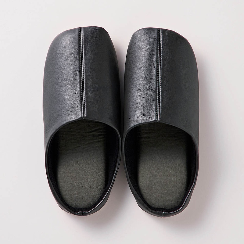 チャコールグレー