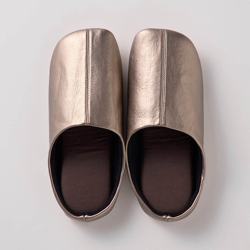 サイズ展開豊富な合皮ルームシューズ