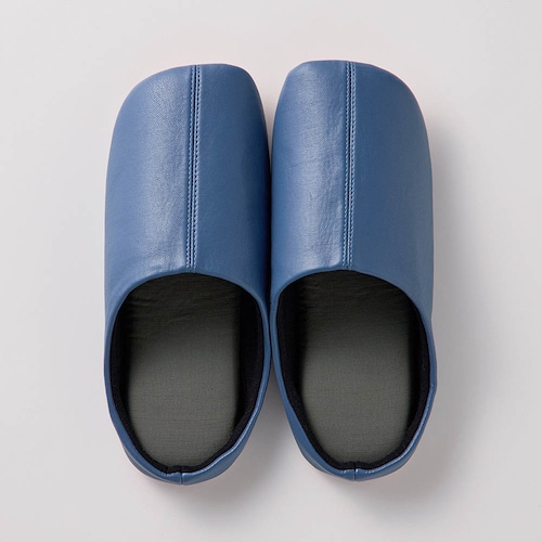 サイズ展開豊富な合皮ルームシューズ