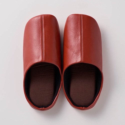 サイズ展開豊富な合皮ルームシューズ