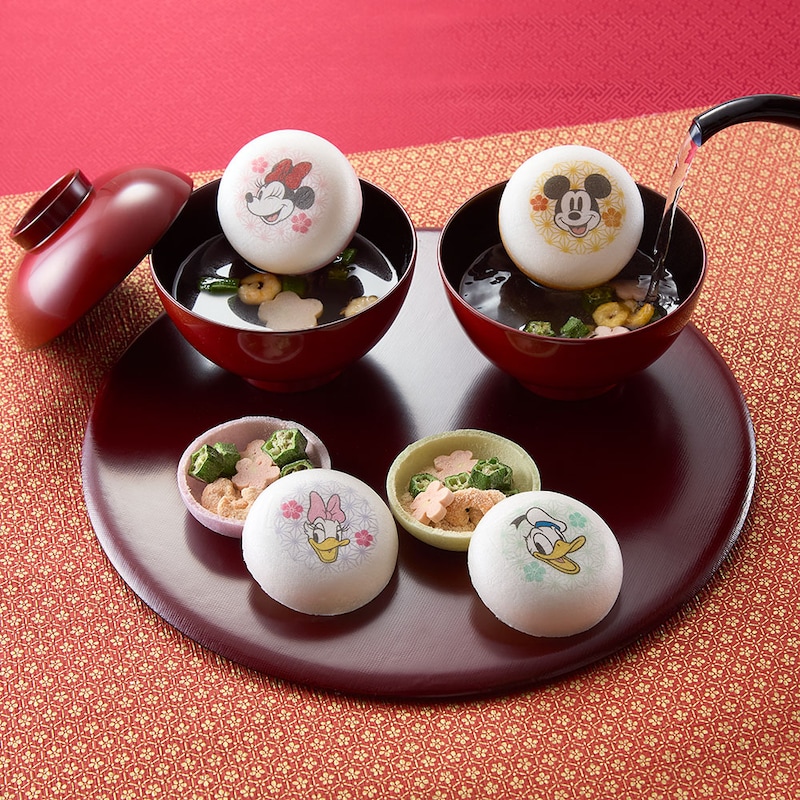 お湯を注ぐと中からお吸い物が出てきます　※お椀・お盆は付属しません