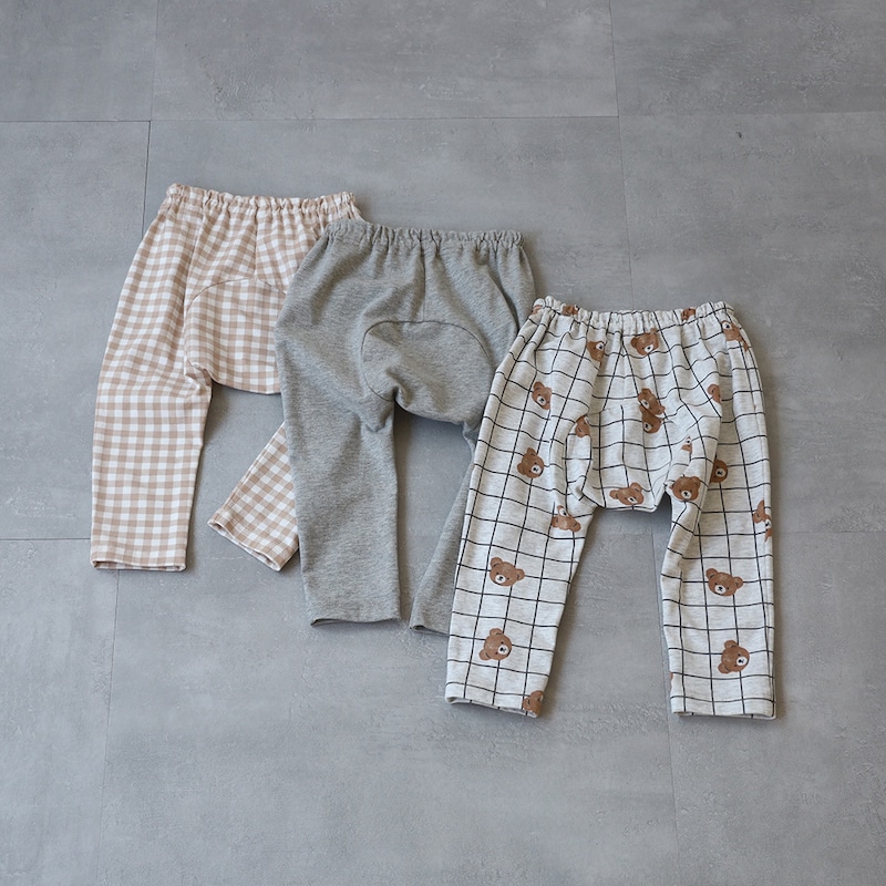 ベージュ系セット_バックカット　おおきなマチがあるのでおむつをはいてもゆったり動きやすい