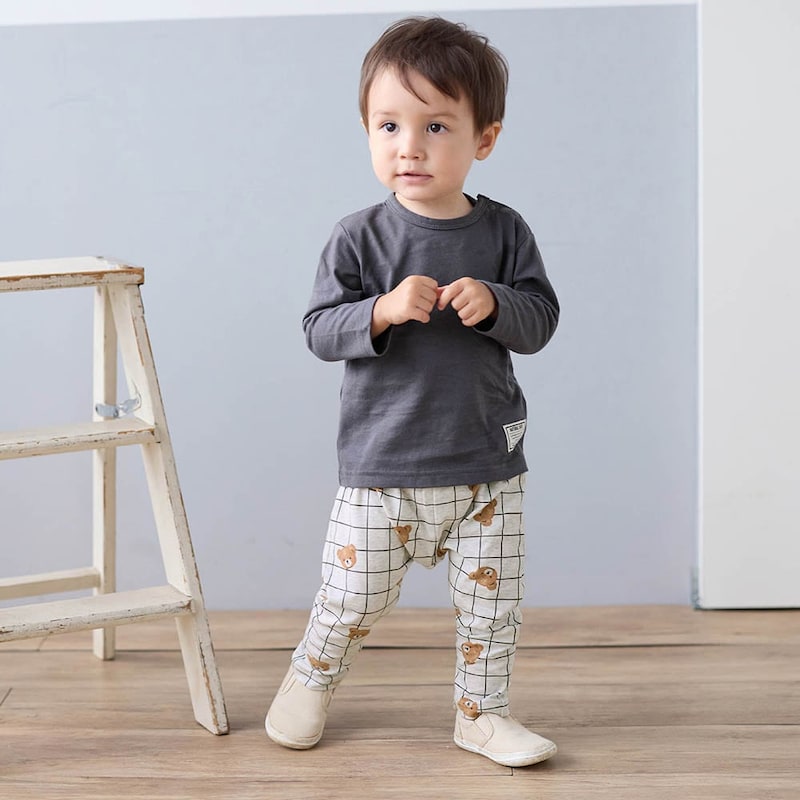 ベージュ系セット／モデル身長84cm・80サイズ着用・体重11.5kg