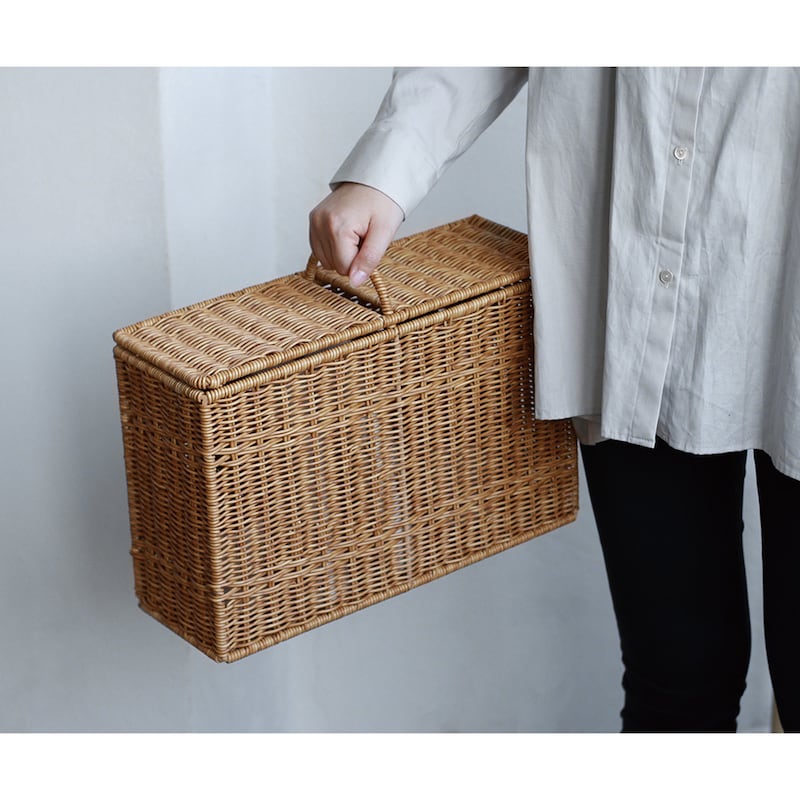 お掃除などの時に持ち上げやすい持ち手付き