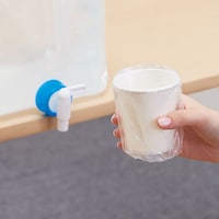 コックをひねるだけで簡単に水を出すことができます（給水セット/タンク仕様）