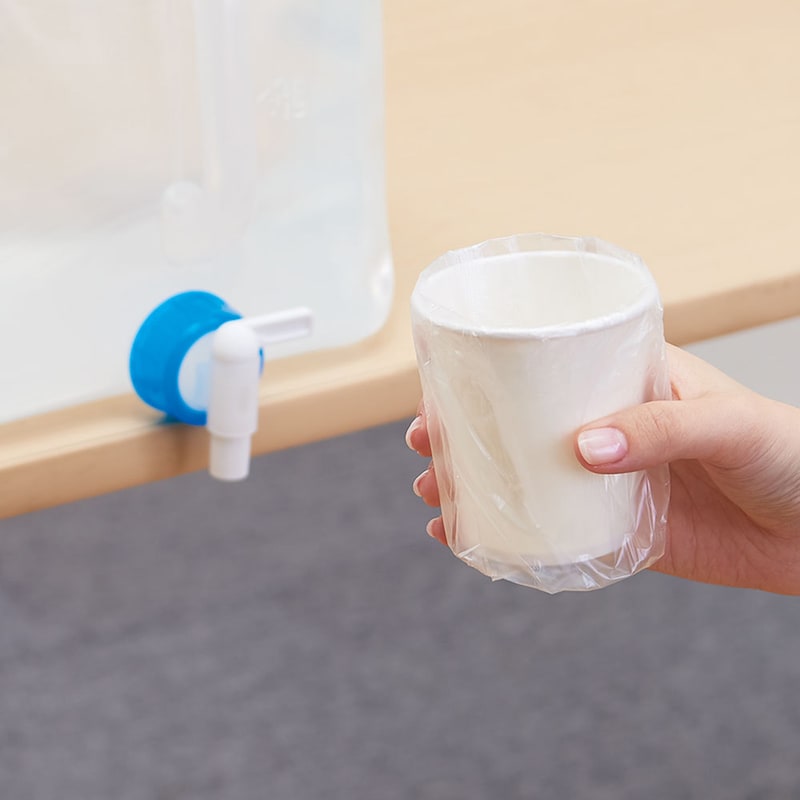 コックをひねるだけで簡単に水を出すことができます（給水セット/タンク仕様）