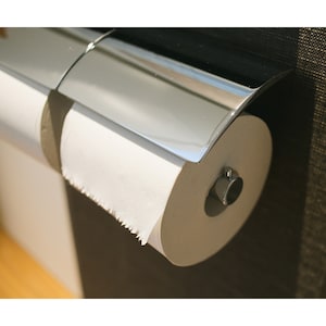 万一荷崩れした場合でも、トイレットペーパーが潰れないように芯を入れています