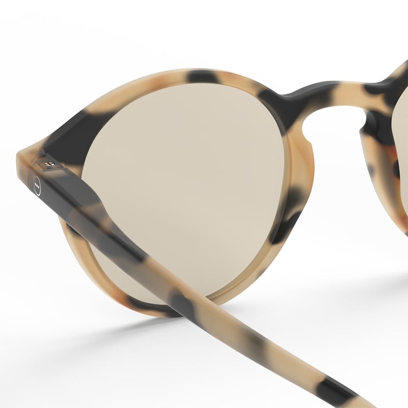 ライトブラウン