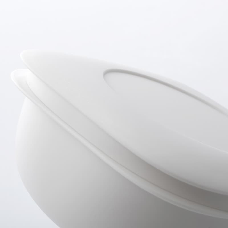 本体とフタの四隅の羽部分に指が掛けられるので加熱後でも開けやすい設計