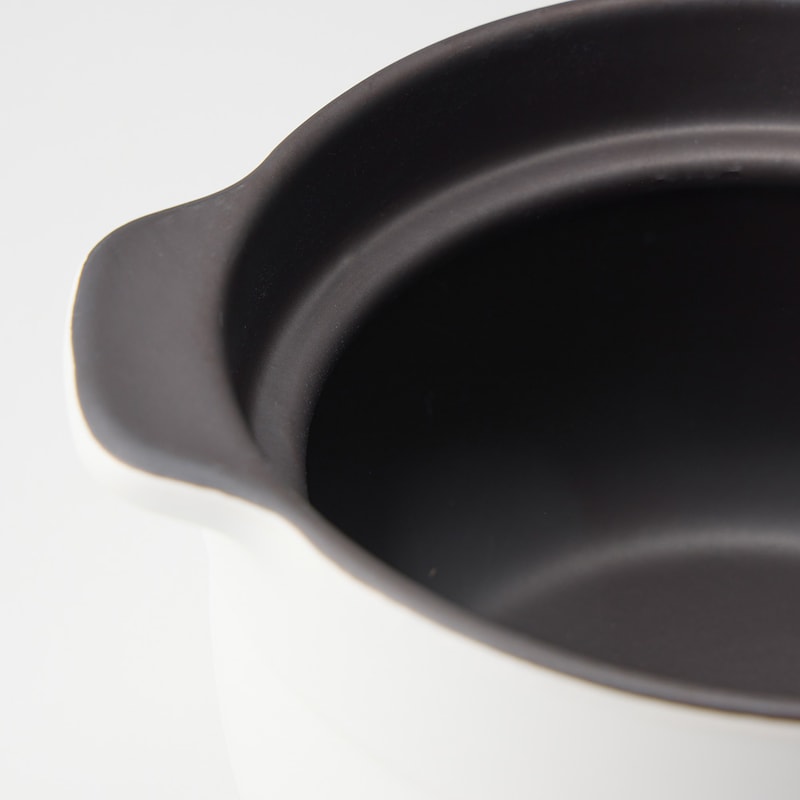 本体内面は、マイクロ波で熱を発生させる特殊素材配合