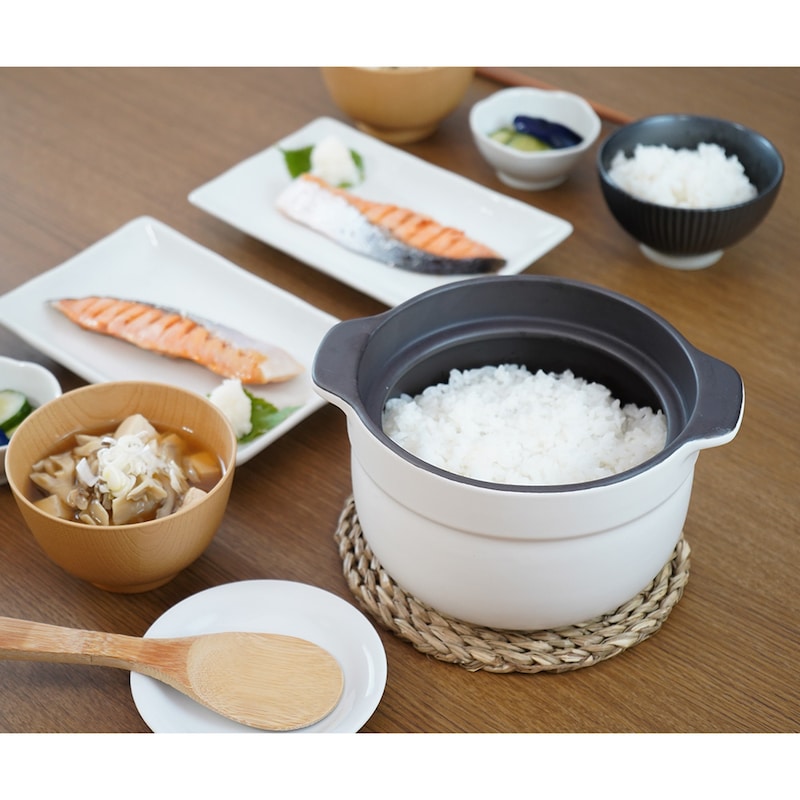食卓にそのまま出してて炊き立てをお茶碗によそいでも