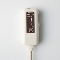 コントローラーは室温センサー付き、朝までぐっすり眠れます