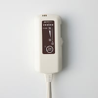 コントローラーは室温センサー付き、朝までぐっすり眠れます