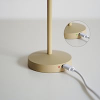 付属のケーブルでUSB type-Cで充電可能