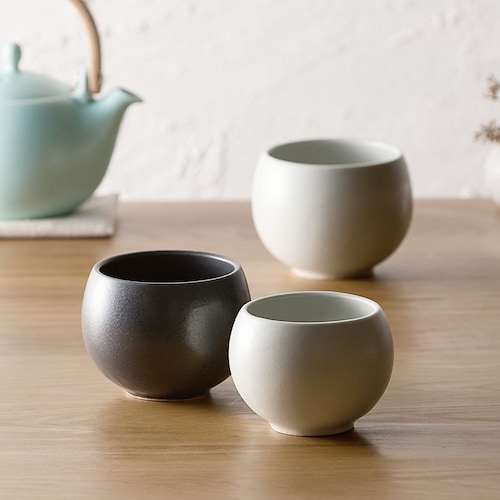 美濃焼 手に馴染む、ころころまあるいフォルムの湯のみ＜130／180ml＞