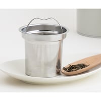 お手入れのしやすいステンレス製の茶こし付き