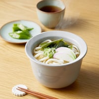 本体は、うどんやどんぶり飯など幅広い用途に