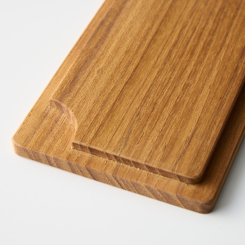 蓋にも溝をつける事でスリット(穴)を小さくしながらバターナイフを収納できるようになりました