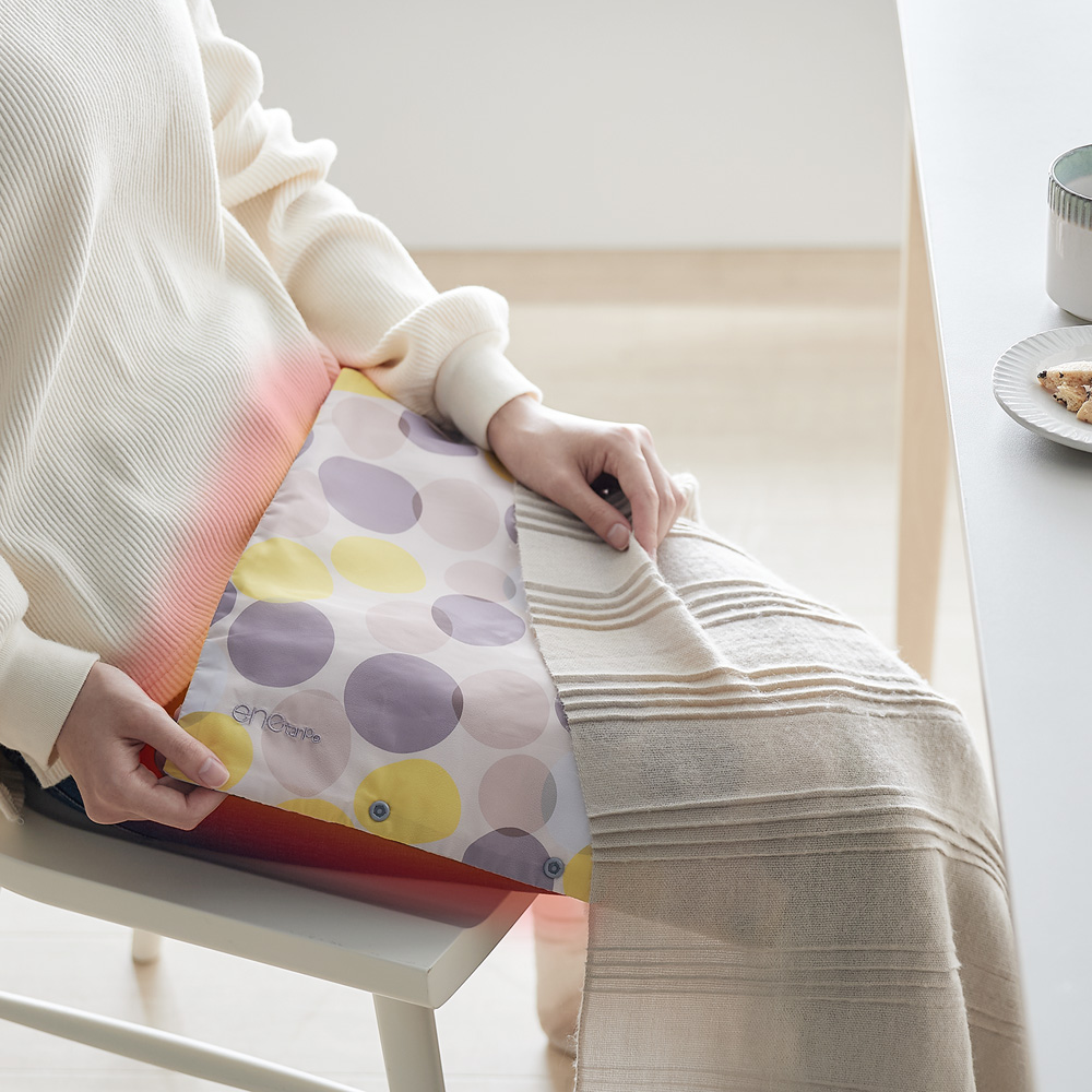 手のひらサイズで手軽にあったか。USBウォームパッド