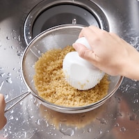 STEP1洗米/専用洗具を使って、洗米１分