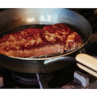 熱が均等に伝わりやすい厚みを追求。”焼き”に特化した鉄フライパン(フライパン)