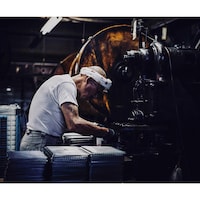 燕三条の各工場の熟練した職人たちの得意とする技術を掛け合わせました
