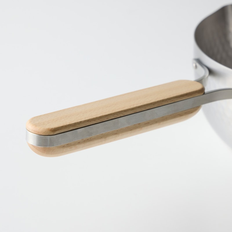 シンプルながらナチュラルな個性の出る持ち手デザイン