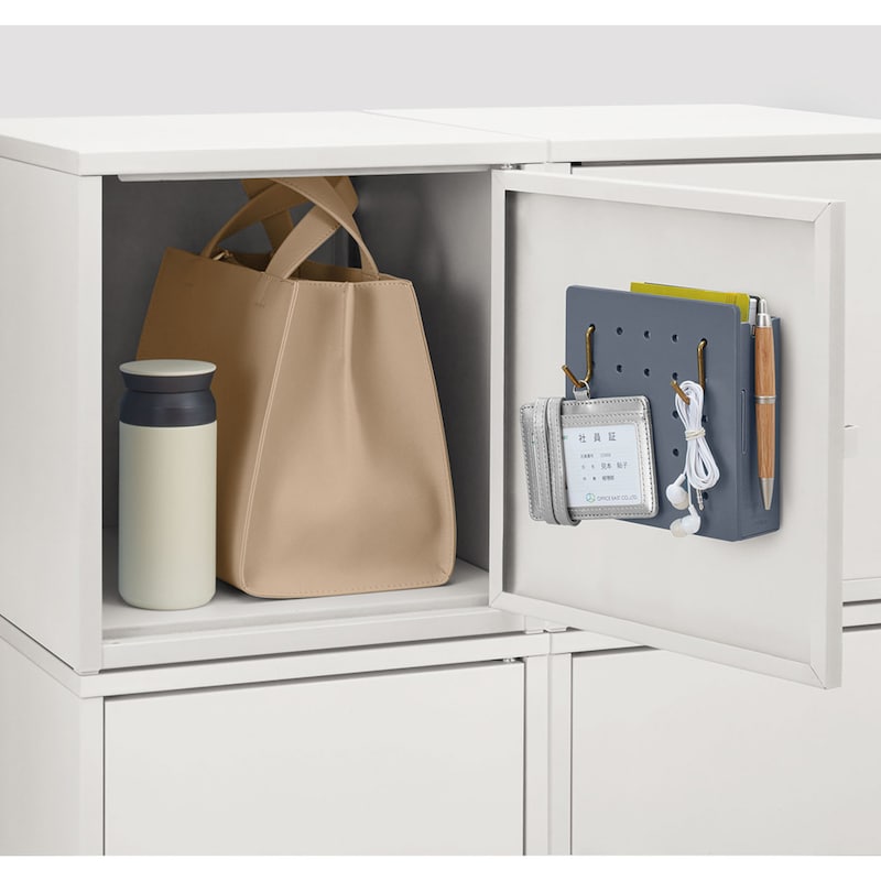 ボックス部分の側面にはペンをひっかけられる切り欠き付き